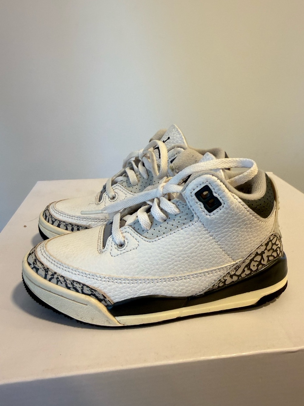 Air Jordans 3 Retro Hide N Sneak Kids Sneakers Size: 11C Used #Lux-K-SH